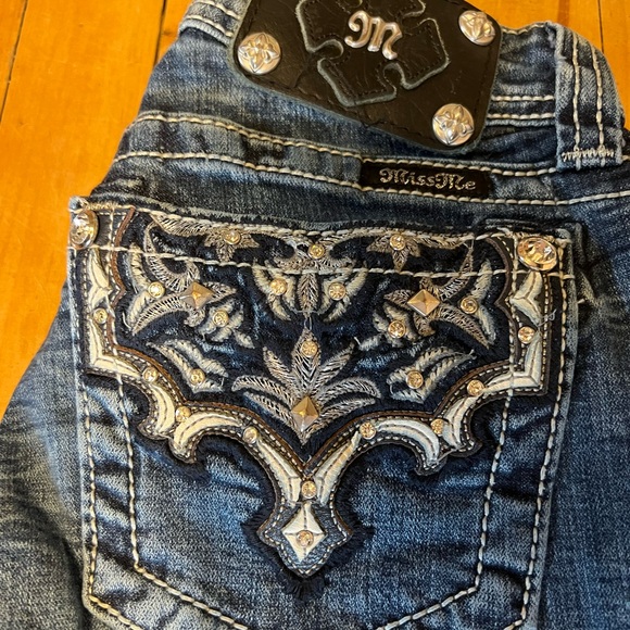 Lot of 3-Size 27 Miss Me Cuffed Capris - Picture 4 of 9